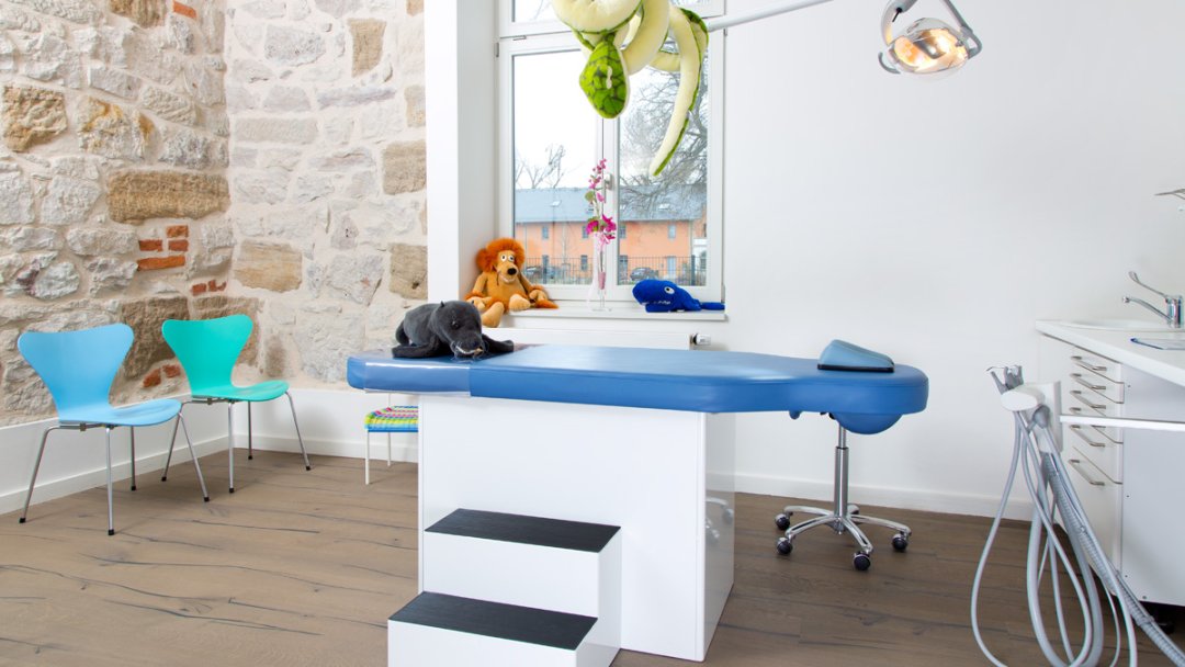 Eigenes Behandlungzimmer für Kinder- und Jugendzahnheilkunde bei Zahnärztin Dr. Dorothea Huberth in Bamberg